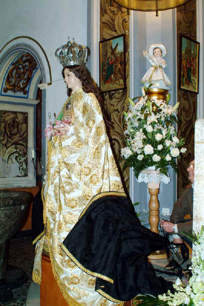 Caida Manto Virgen.jpg (290034 bytes)